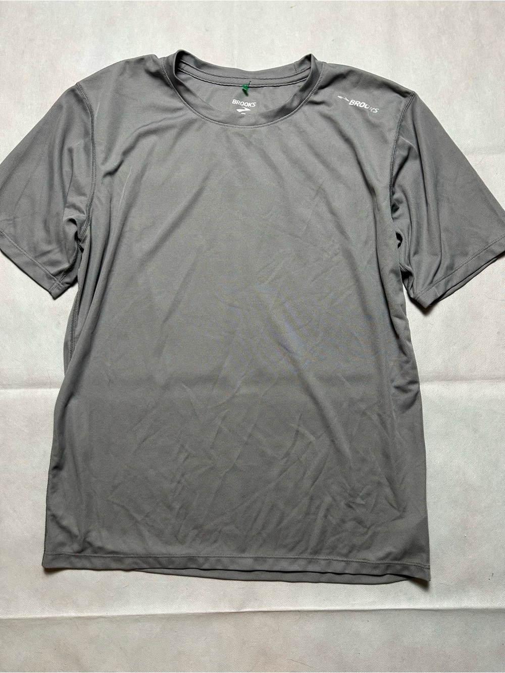 Brooks men’s performance grey short sleeve shirt size large